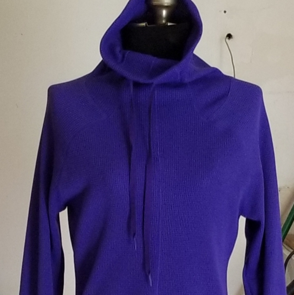 Semi Fitted Pullover